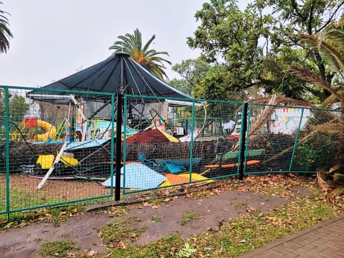 La calesita de plaza Artigas sufri&oacute; evidentes da&ntilde;os.