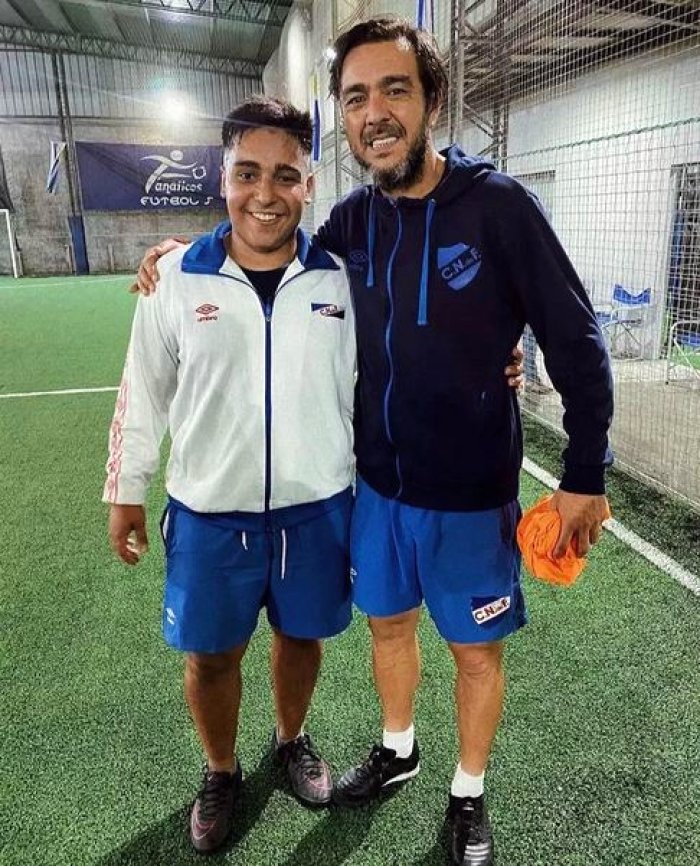 El dise&ntilde;ador en un picado con Chino Recoba.