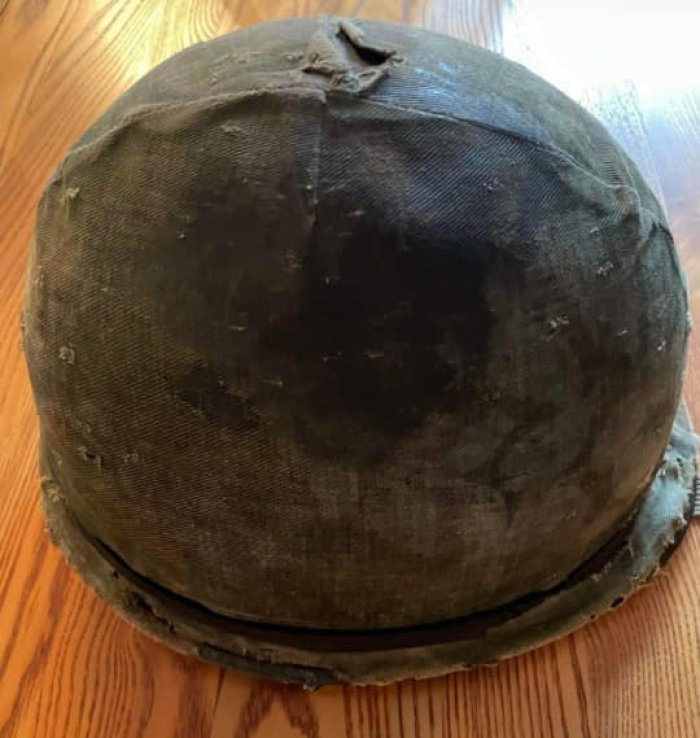 Ese es el casco que perteneci&oacute; al entrerriano Daniel Sartori, durante la Guerra de Malvinas.