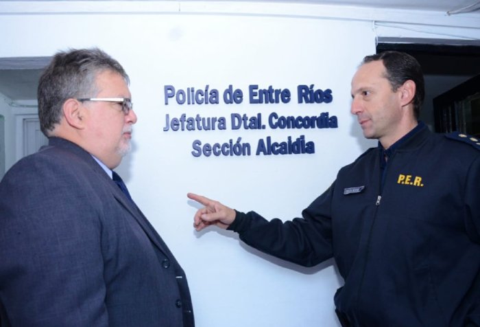 El intendente Francolini y el comisario Beguerie en las obras de la Alcaid&iacute;a, pr&oacute;ximas a terminarse.