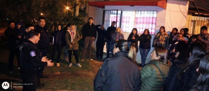 El comisario Ort&iacute;z estuvo presente y dialog&oacute; con los vecinos autoconvocados.