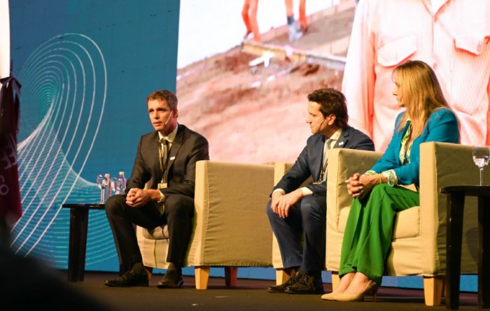 El entrerriano particip&oacute; de un panel junto a la esposa de Sergio Massa,actual titular de AySA.
