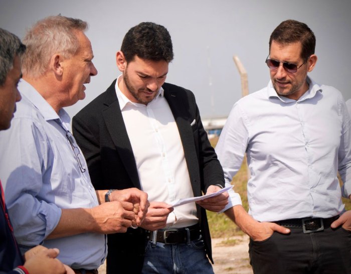 El intendente Weiss y el diputado provincial Brupbacher, de recorrida con el precandidato a intendente.