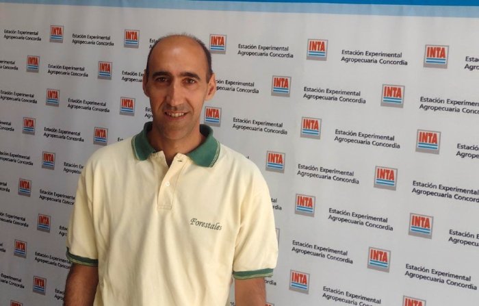 Ingeniero forestal Mario Flores, t&eacute;cnico regional de la Direcci&oacute;n Nacional de Desarrollo Foresto-Industrial.
