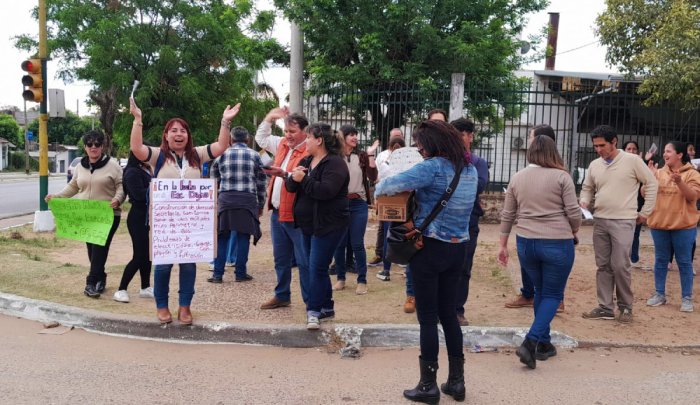 El reclamo de la comunidad educativa se realiz&oacute; sobre boulevard San Lorenzo.