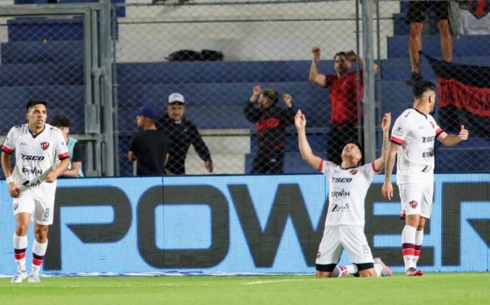 As&iacute; celebr&oacute; su gol el entrerriano. Fue el 1 a 0 parcial.
