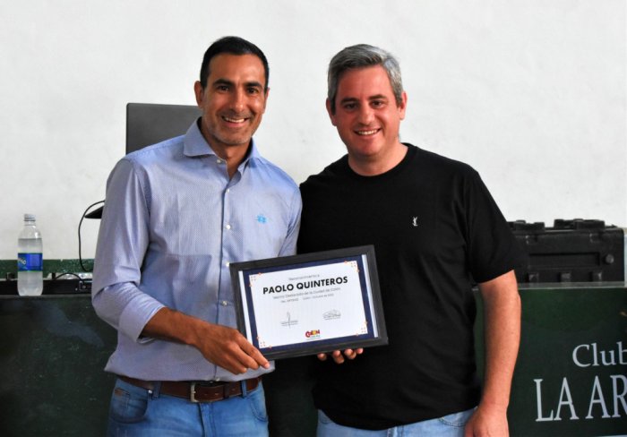 El intendente Jos&eacute; Luis Walser le entreg&oacute; la distinci&oacute;n al extraordinario basquetbolista.