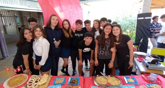 Suiza fue presentado por los chicos de 4&ordm;B.