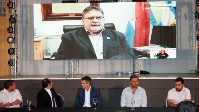 Francolini salud&oacute; desde Espa&ntilde;a mientras Cresto y los concejales estuvieron en el CCC.