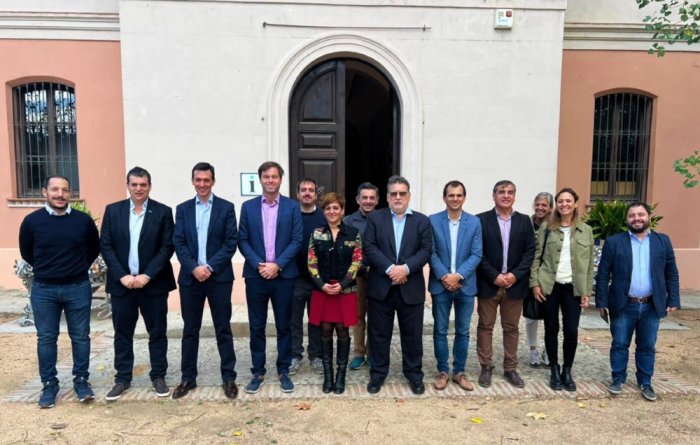 En la Agencia Catalana del Agua fueron recibidos por Mar Le&oacute;n Parull.