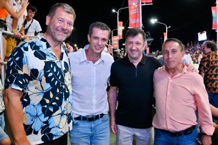 El senador provincial Gay junto al intendente y el senador nacional Kueider.