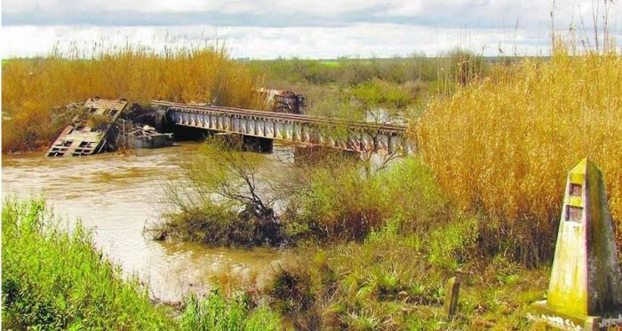 As&iacute; luc&iacute;a el puente antes de los trabajos de limpieza.