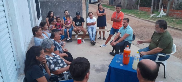 Marcelo Cresto, secretario de Deportes de la Municipalidad, acompa&ntilde;a a Francolini.