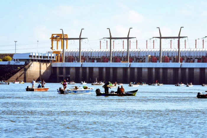 La Fiesta Nacional Pesca de la Boga, a la vera de la represa de Salto Grande.