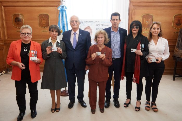 Los ministros Taiana y De Pedro participaron del acto de entrega.