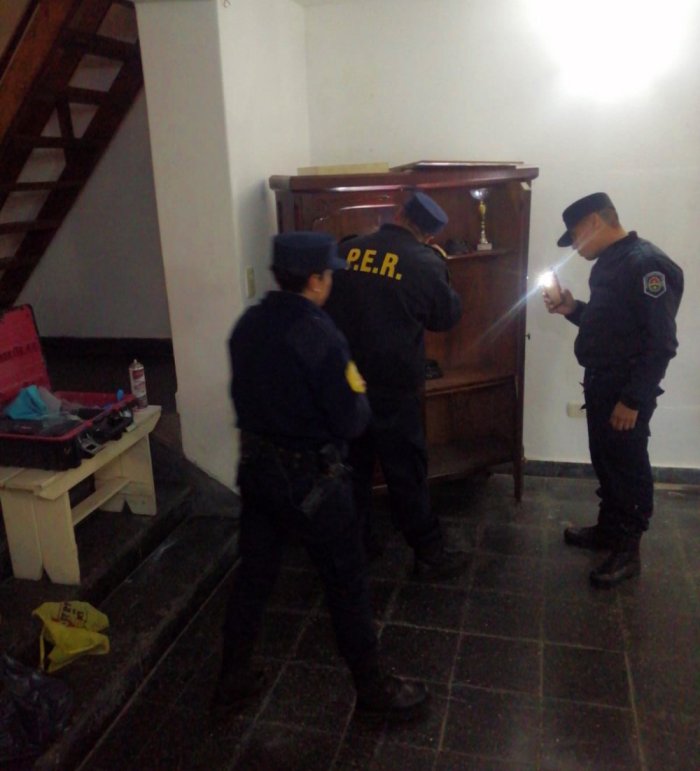 Efectivos de Criminal&iacute;stica recogi&oacute; huellas en el lugar del hecho (foto: El Entre R&iacute;os).
