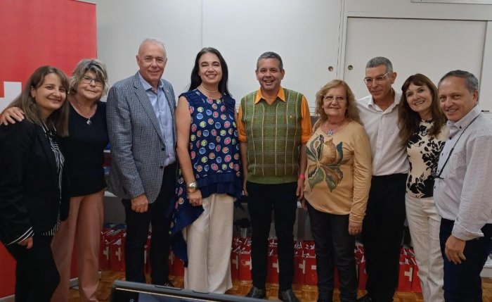 Representantes del departamento Col&oacute;n, junto al embajador suizo y su esposa.
