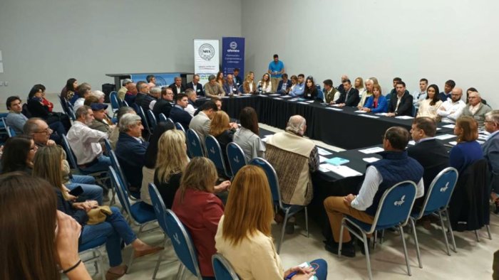 Hubo tres encuentros para consensuar propuestas para los candidatos a gobernador.