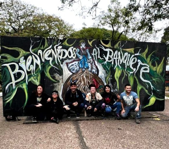 Javier siempre vuelve a sus or&iacute;genes. En el acceso por avenida de los Pueblos Originarios dej&oacute; su dibujo.