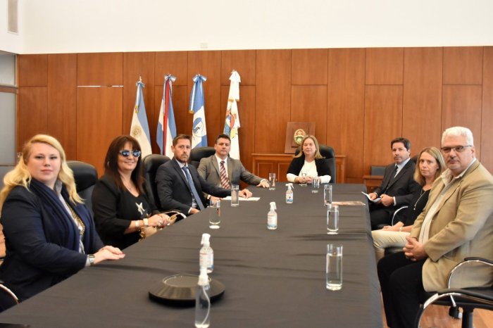 El encuentro en abril en el que solicitaron reconocimiento al Tribunal Electoral.