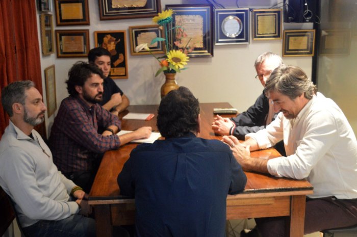 El precandidato en la reuni&oacute;n con el Centro de Empleados de Comercio.