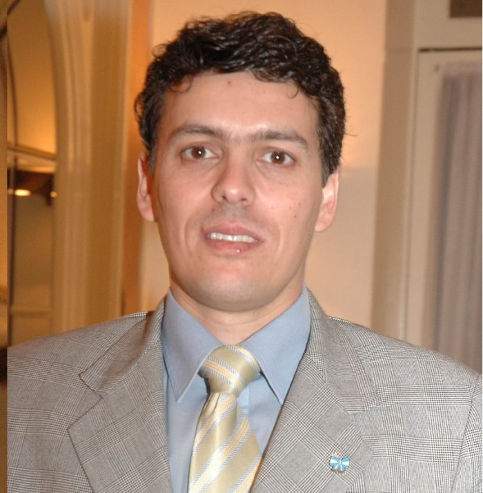 Alejandro Perotti.