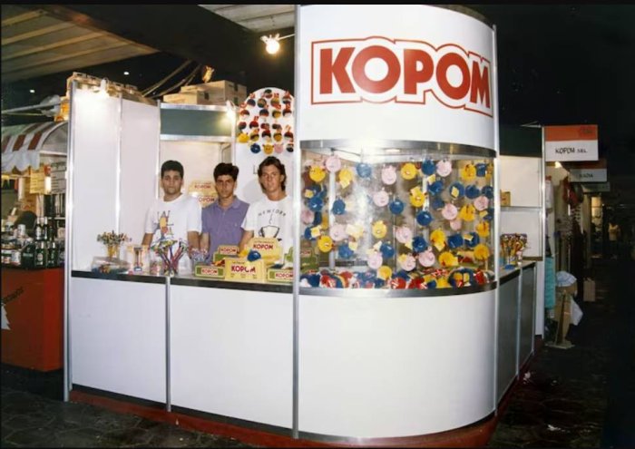 A la derecha, Felipe Kopelowicz nieto, en un stand de "Kopones" Noelia Marcia Guevara/AFV