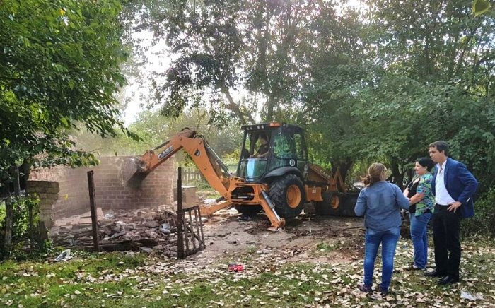 Antes: Wurfel y Cresto en pleno operativo de limpieza y levantamiento de viviendas precarias en avenida Maip&uacute;.