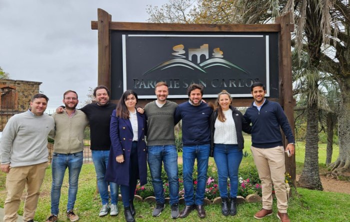 La recorrida de campa&ntilde;a que hizo Azcue en el Parque San Carlos de Concordia.