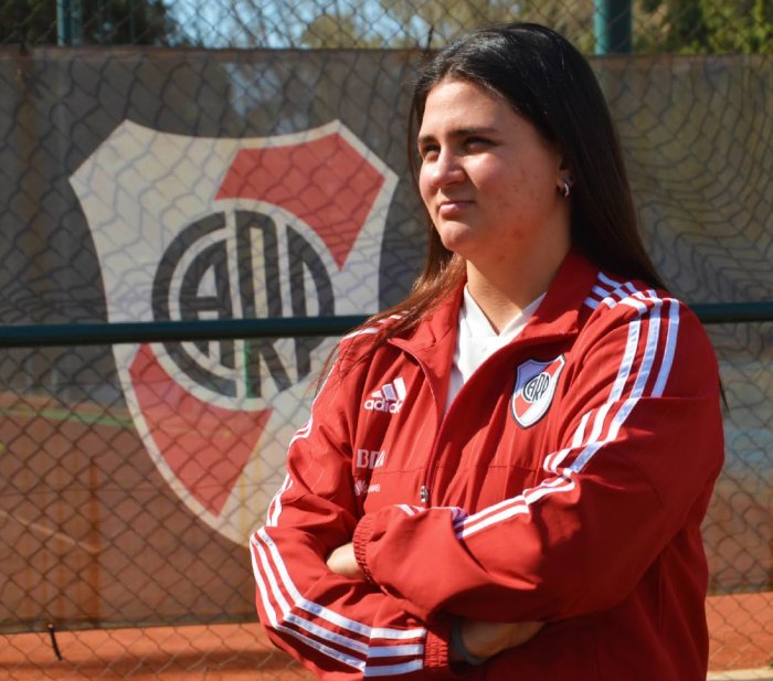 Adem&aacute;s de jugar handball, estudia Medicina.