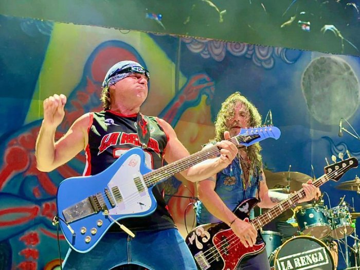 Chizo y Tete en el escenario donde tocaron en Miami (foto: La Renga en Facebook).