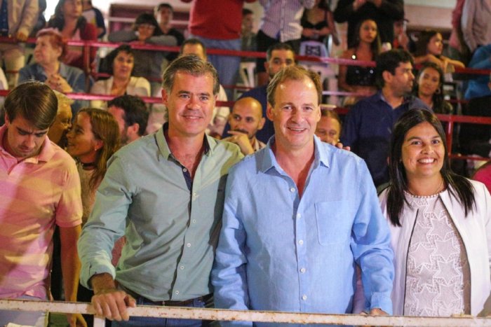 La foto que la Municipalidad comparti&oacute; de la visita de Bordet al Carnaval del Pa&iacute;s.