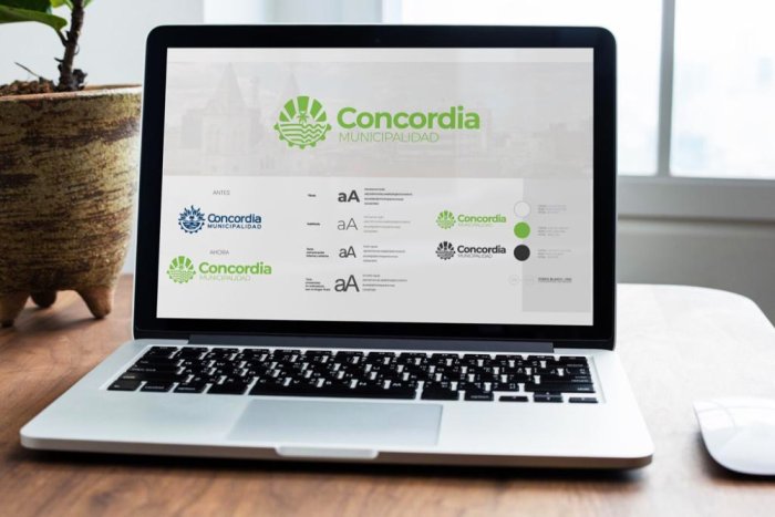 En una pantalla muestran c&oacute;mo se reside&ntilde;o la anterior marca de gesti&oacute;n.