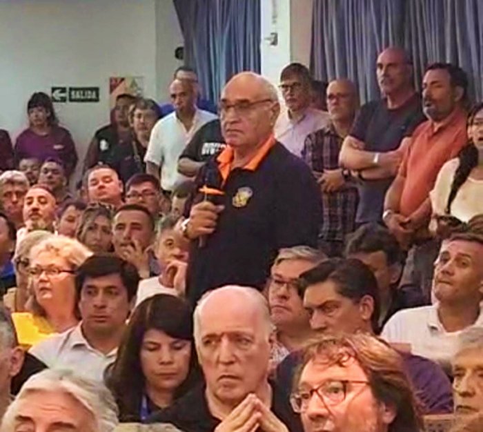 Walter Corrado, dirigente de Luz y Fuerza de Concordia, en CGT de calle Azopardo.