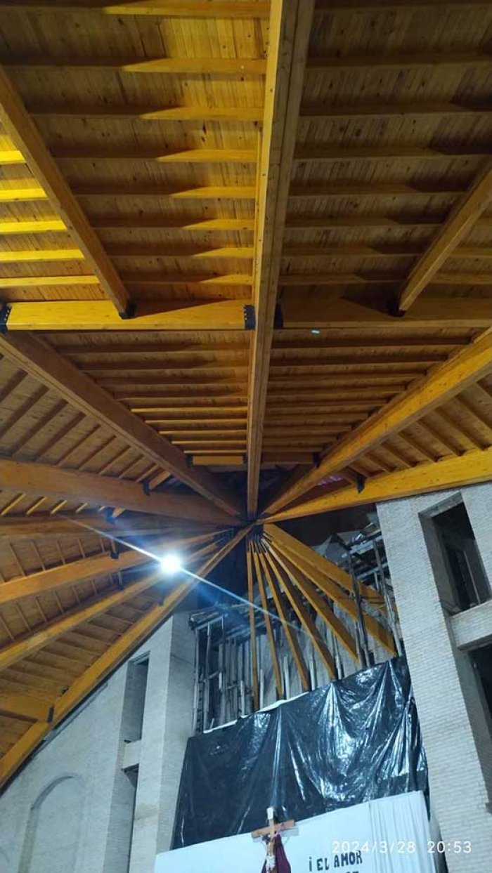 La imagen muestra solo un peque&ntilde;o sector del techo, que asombra a quienes lo observan por primera vez