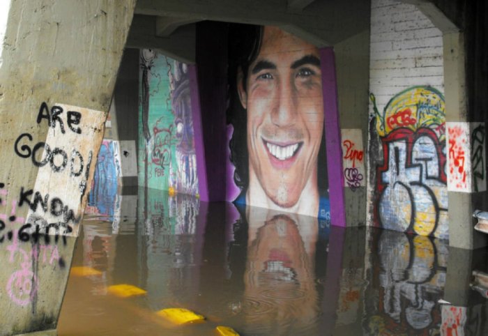As&iacute; qued&oacute; el mural luego de ser pintado otra vez, en este caso con el r&iacute;o Uruguay crecido.