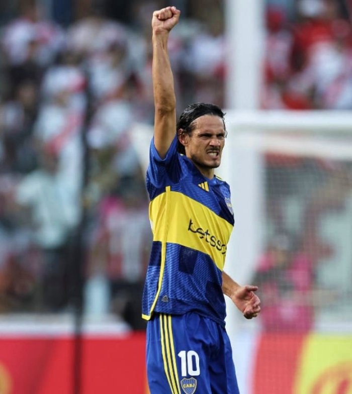 Edi celebra con el pu&ntilde;o arriba su gol ante River (foto: AFP).
