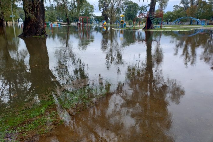 El Parque Mitre fue invadido por el r&iacute;o