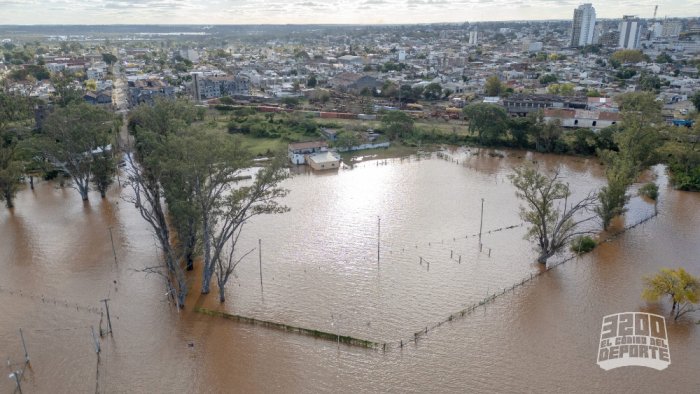 Wanderer&acute;s tambi&eacute;n sufre la inundaci&oacute;n (foto: 3200 deportes).