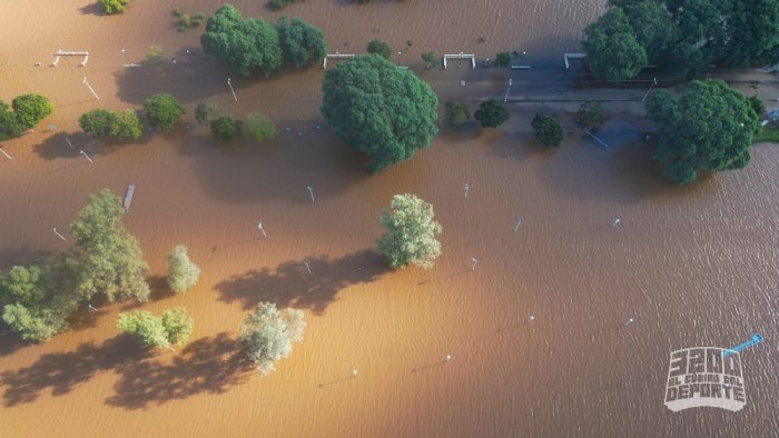 La pista de pat&iacute;n de la zona verde de la costanera est&aacute; debajo del agua tambi&eacute;n (foto: 3200 deportes).