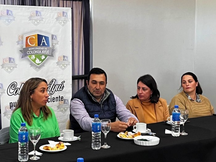 En Colonia Ayu&iacute; tambi&eacute;n hubo reuni&oacute;n, encabezada por la viceintendente Fiorella Jaureguiberry.