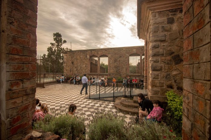 M&aacute;s de 660 visitantes hubo en el castillo del Parque San Carlos.