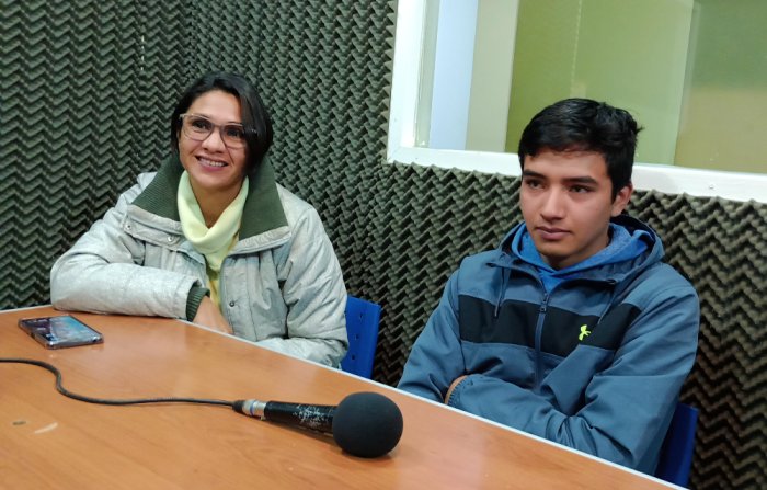 Romina Luna, profesora de Geograf&iacute;a, junto a Juan Rojas, alumno del &uacute;ltimo a&ntilde;o de la ROU.