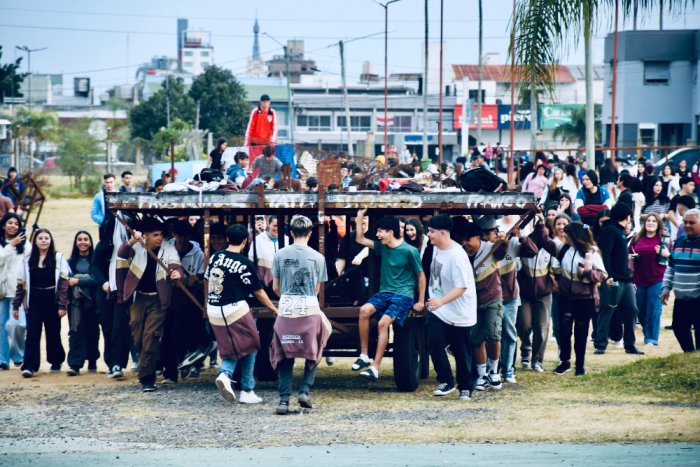 El tradicional desfile de carrozas de los estudiantes se realiza en v&iacute;speras del 21 de septiembre.