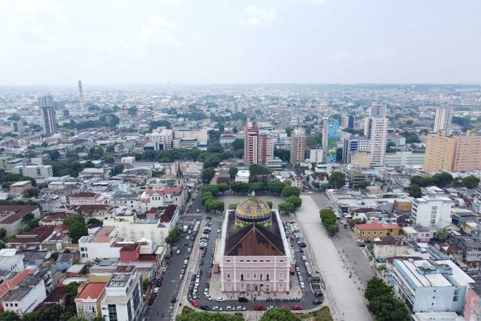 Manaos, con el cielo gris por el humo