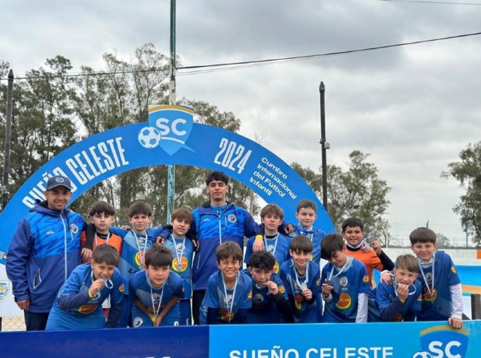 Categor&iacute;a 2013 acompa&ntilde;ados por Salda&ntilde;a Nicol&aacute;s y R&iacute;os Franco.