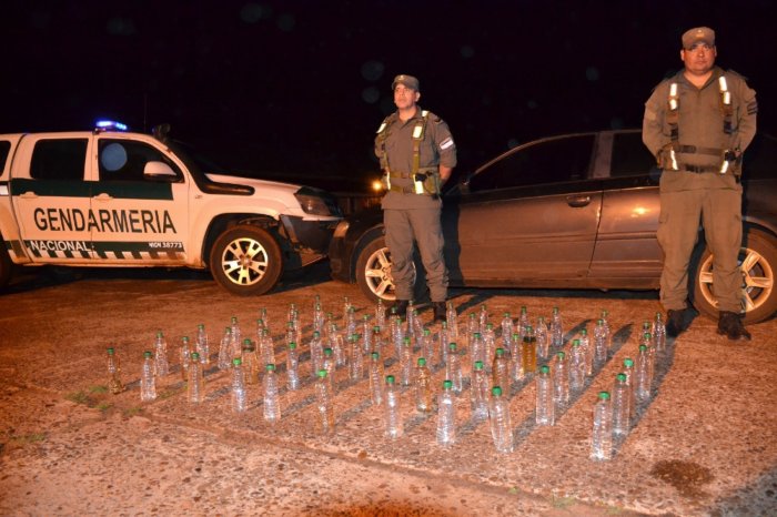 Todas esas botellas iban ocultas en el tanque de nafta y las encontr&oacute; Gendarmer&iacute;a Nacional.