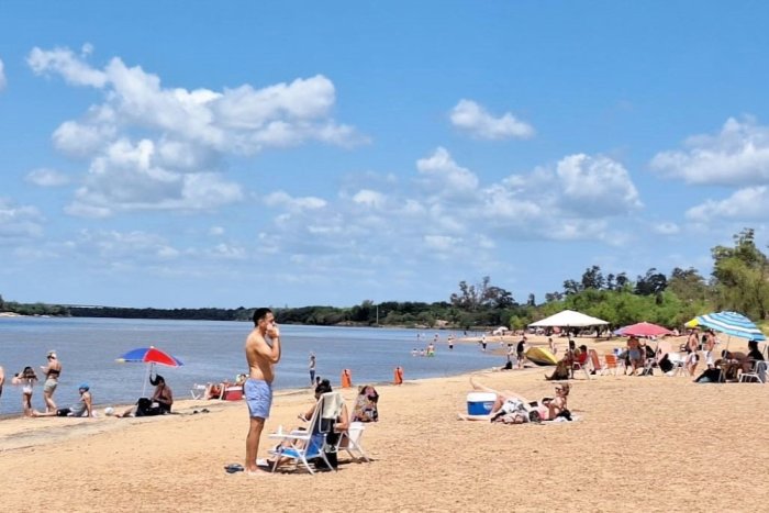 Las playas a la vera del r&iacute;o Uruguay, uno de los lugares elegidos por los turistas.
