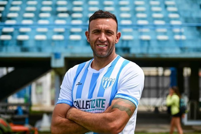 El centrodelantero de 38 a&ntilde;os convirti&oacute; en el debut con triunfo del equipo gualeguaychuense.