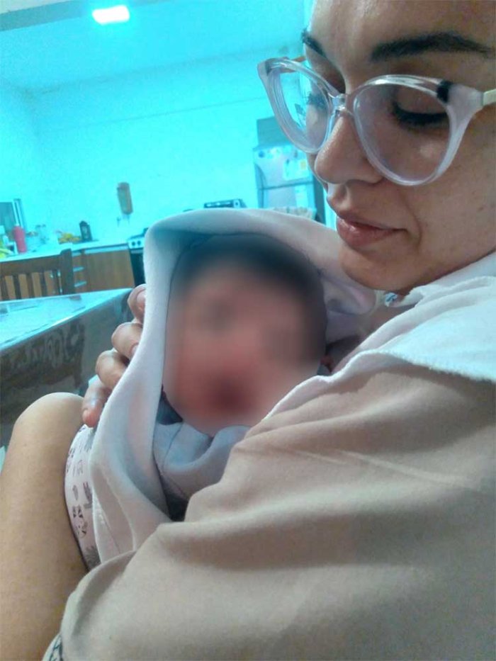 Anal&iacute;a con un beb&eacute; de s&oacute;lo 4 d&iacute;as